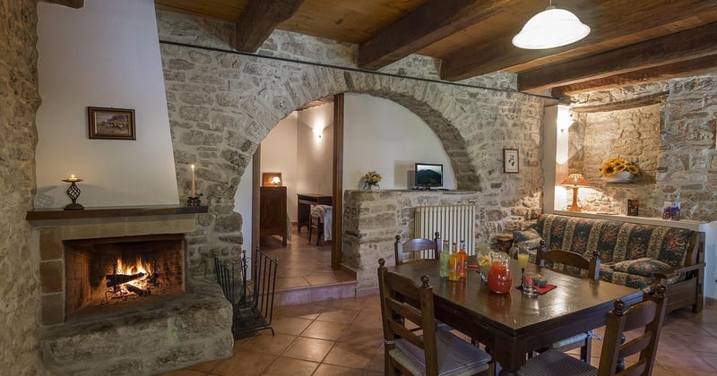Astuces déco pour un studio avec poutres apparentes : 7 idées malignes